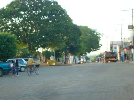A PRACA, POR HENRIQUE - DIVISPOLIS - MG
