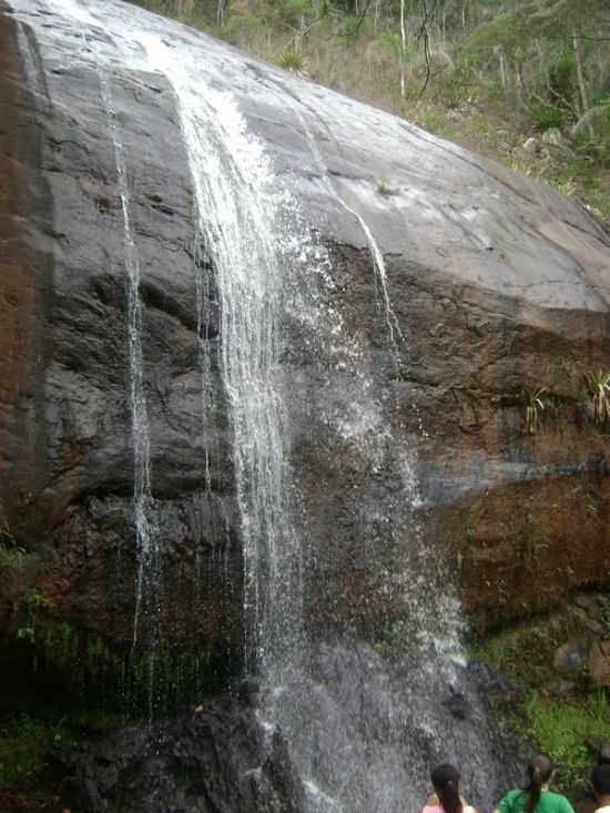 CACHOEIRA DO SERENO, POR TRAVOLTA - DORES DE GUANHES - MG