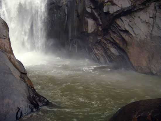 CACHOEIRA DA ESCURA/DG-MG, POR RUFUS - DORES DE GUANHES - MG