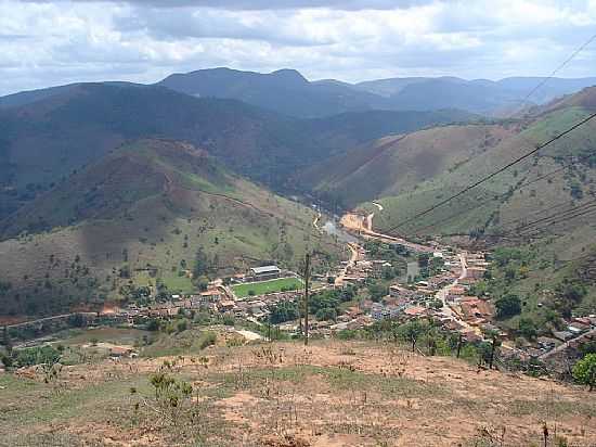 DORES DE GUANHES-MG-VISTA DA CIDADE ENTRE MONTANHAS-FOTO:ROBERTO GLORIA - DORES DE GUANHES - MG