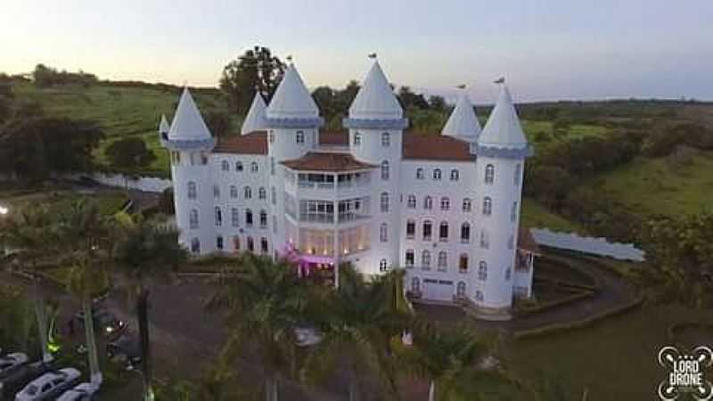 CASTELO INDAI (CASTELINHO)
FOTO: LORD DRONE - DORES DO INDAI - MG