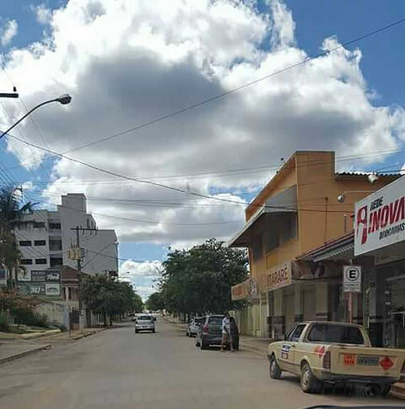 AV. FRANCISCO CAMPOS - CENTRO
FOTO: VICTOR HUGO - DORES DO INDAI - MG