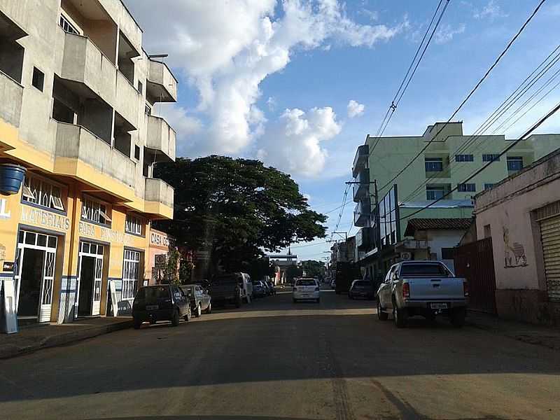 RUA PADRE LUIZ - BAIRRO SO SEBASTIO
FOTO: JONAS NOGUEIRA - DORES DO INDAI - MG