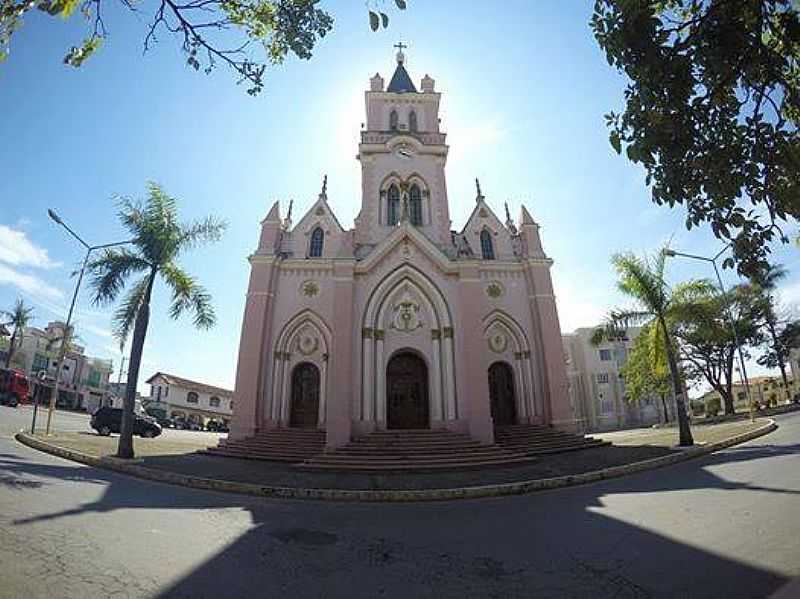 IGREJA MATRIZ DE NOSSA SRA. DAS DORES
FOTO: CARLOS HENRIQUE AMORIM - DORES DO INDAI - MG