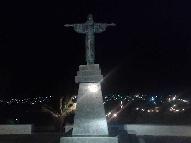 DORES DO INDAI-MG-CRISTO REDENTOR NO ALTO DA CAPELINHA-FOTO:SORAYA SILVA-FACEBOOK - DORES DO INDAI - MG