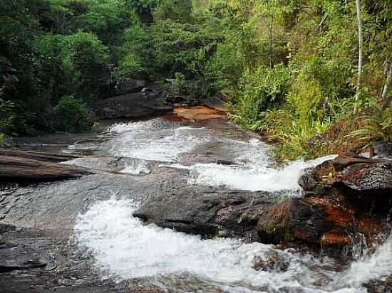 CACHOEIRA EM DORES DO TURVO-MG-FOTO:ANTRBNS - DORES DO TURVO - MG