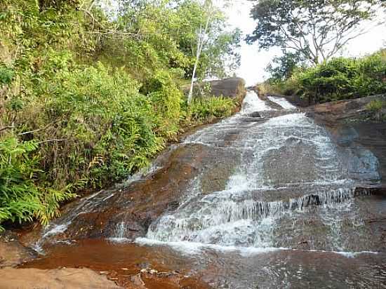 CACHOEIRA EM DORES DO TURVO-MG-FOTO:ANTRBNS - DORES DO TURVO - MG