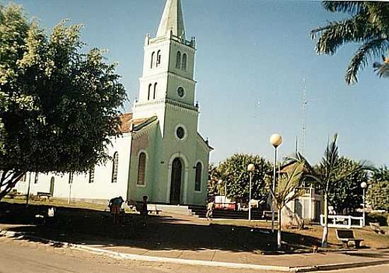 IGREJA MATRIZ DE DORESPOLIS-MG-FOTO:MONTANHA - DORESPOLIS - MG