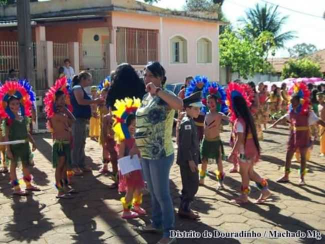 DESFILE DE 7 DE SETEMBRO, POR RICARDO CELSO DE SOUZA - DOURADINHO - MG