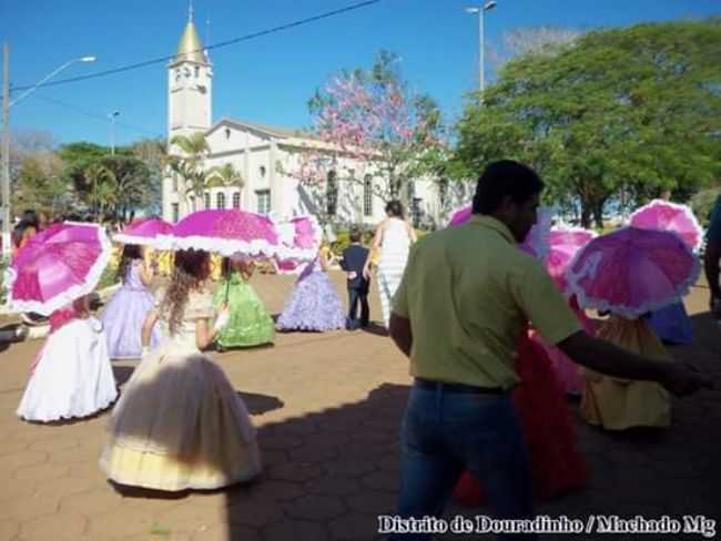 DESFILE DE 7 DE SETEMBRO, POR RICARDO CELSO DE SOUZA - DOURADINHO - MG