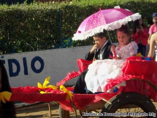 DESFILE DE 7 DE SETEMBRO, POR RICARDO CELSO DE SOUZA - DOURADINHO - MG