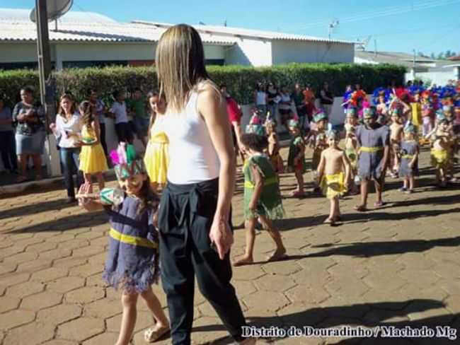 DESFILE DE 7 DE SETEMBRO, POR RICARDO CELSO DE SOUZA - DOURADINHO - MG