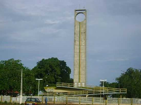 OBELISCO MARCO ZERO DO EQUADOR-FOTO:ALAN.KARDEC - MACAP - AP