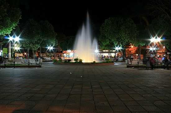 ENGENHEIRO CALDAS-MG-PRAA DA MATRIZ E A FONTE-FOTO:JOO RAMALHO SANTOS - ENGENHEIRO CALDAS - MG