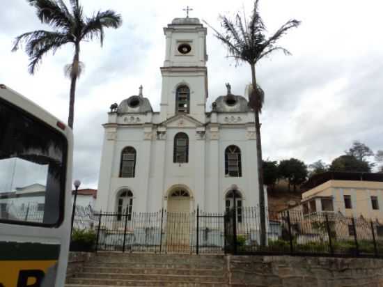 IGREJA MATRIZ , POR KATHLEEN STEFANIE - ENTRE FOLHAS - MG