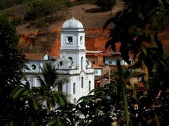 IGREJA CATLICA-FOTO: BETH MARTINS [PANORAMIO] - ENTRE FOLHAS - MG