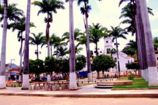 PRAA DA MATRIZ-FOTO: BETH MARTINS [PANORAMIO] - ENTRE FOLHAS - MG