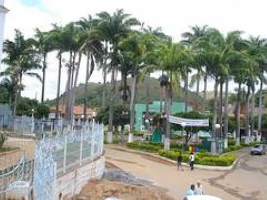 PRAA-FOTO:VINCIUS MESQUITA M. [PANORAMIO] - ENTRE FOLHAS - MG