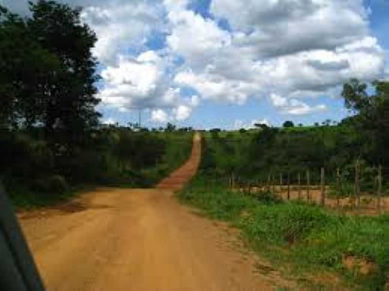 ERMIDINHA-MG-CHEGANDO NO POVOADO-FOTO:WWW.URBONU.COM  - ERMIDINHA - MG