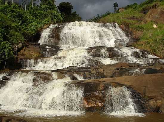 CACHOEIRA DA USINA EM ERVLIA-MG-FOTO:AMARILDO SOUZA - ERVLIA - MG