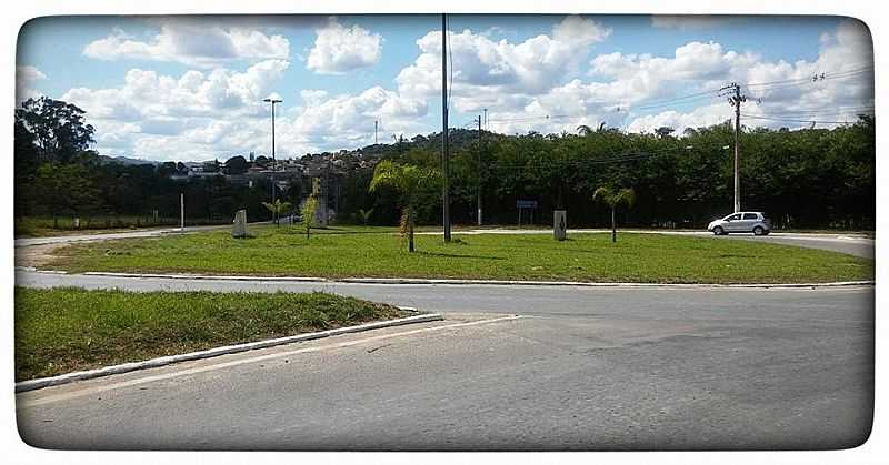 TREVO DE ENTRADA DA CIDADE - ESMERALDAS - MG