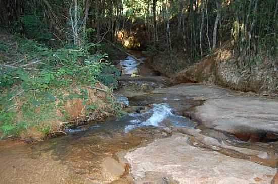 ESMERALDAS DE FERROS-MG-CRREGO EM STIO-FOTO:WWW.GILMAROCORRETOR.COM.BR - ESMERALDAS DE FERROS - MG