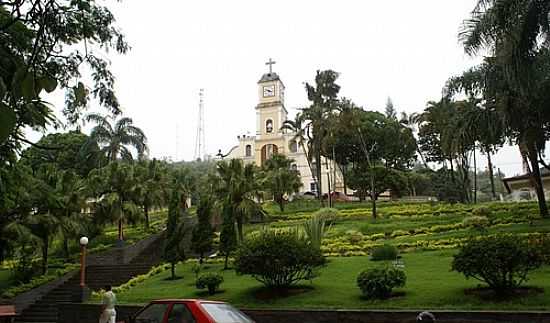 PRAA CENTRAL E IGREJA-FOTO:ELPDIO JUSTINO DE A - ESPERA FELIZ - MG