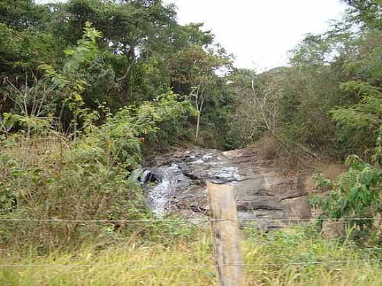 ESTRADA VALE DAS LUAS-FOTO:GUI RIOS [PANORAMIO] - ESTEVO DE ARAJO - MG