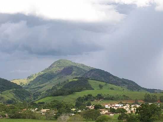 CIDADE E SERRA DO BRITO-FOTO:JORGE CABRAL (GIM) [PANORAMIO] - EUGENPOLIS - MG