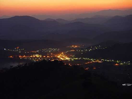 EUGENPOLIS  NOITE VISTA DA SERRA DO BRITO-MG-FOTO:FRANZ ALBERT - EUGENPOLIS - MG