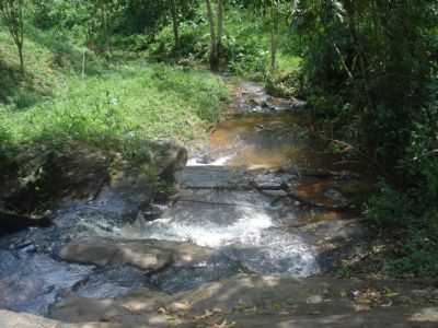 CACHOEIRA ESTRADA DA FAZENDA SANTA LUZIA, POR ANDREIA OLIVEIRA - EWBANK DA CMARA - MG