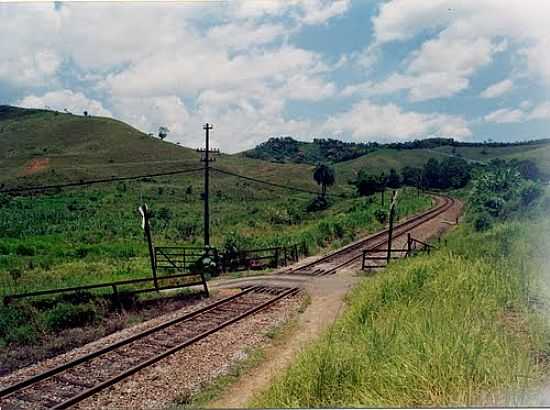 PORTEIRA DA FERROVIA-FOTO:CASA DE TRLEI [PANORAMIO] - EWBANK DA CMARA - MG