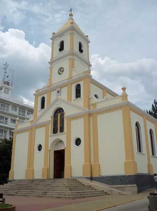 IGREJA MATRIZ DE EXTREMA-MG-FOTO:BEATRIZ P.S. FAGUNDE - EXTREMA - MG