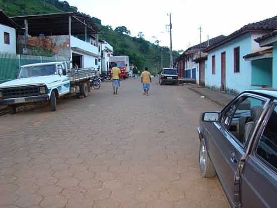 RUA PRINCIPAL DE FARIAS-FOTO:ADEIRSON - FARIAS - MG