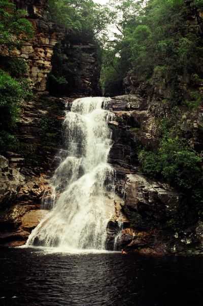 CACHOEIRA DO BURACO, POR FLVIO AUGUSTO ARAJO COSTA - FECHADOS - MG