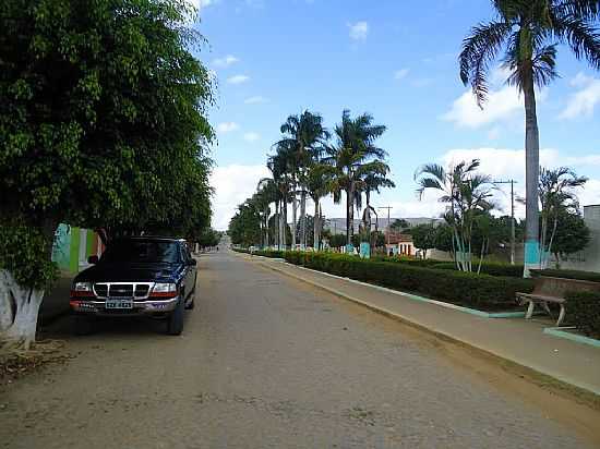 AVENIDA CENTRAL DE FELISBURGO-MG-FOTO:JADER - FELISBURGO - MG