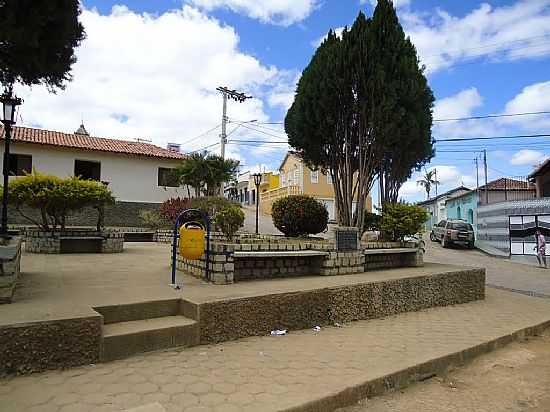 PRAA JOS DIAS PINTO COELHO EM FELISBURGO-MG-FOTO:JADER - FELISBURGO - MG