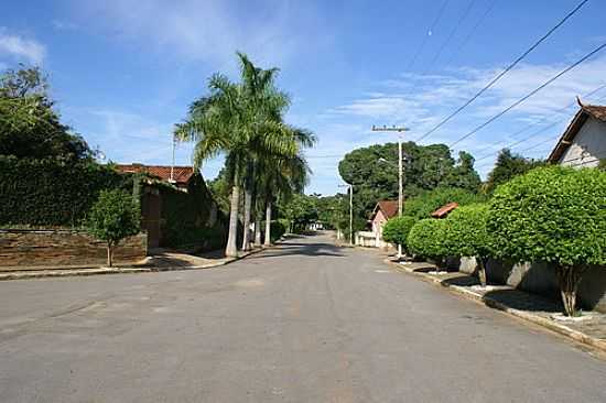 RUA EM FERNO DIAS-FOTO:FERNANDO BEZERRA [PANORAMIO] - FERNO DIAS - MG