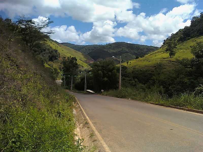 FERROS-MG-CHEGANDO NA CIDADE-FOTO:JULIEDERSON JACKSON - FERROS - MG