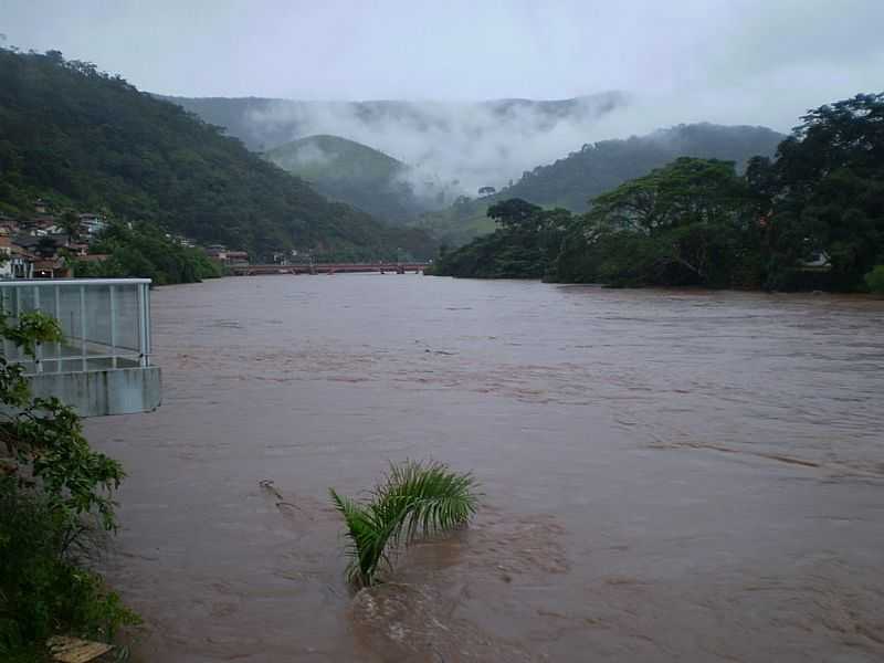 FERROS-MG-RIO SANTO ANTNIO E PARCIAL DA CIDADE-FOTO:ROBERTO GLORIA - FERROS - MG