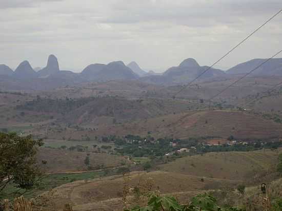 FERRUGINHA-MG-VISTA DA CIDADE E PEDRA DO GARRAFO AO FUNDO-FOTO:GUSTAVO STURZENECKER MOREIRA - FERRUGINHA - MG