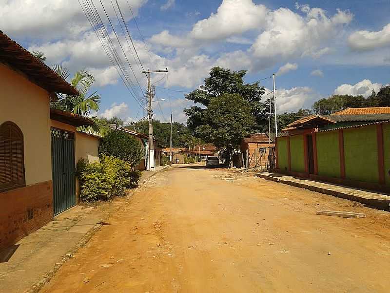 FLORLIA-MG-RUA DA CIDADE-FOTO:GERALDO ATHERTON - FLORLIA - MG