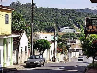RUA EM FLORESTAL, POR GILMAR SALLES - FLORESTAL - MG