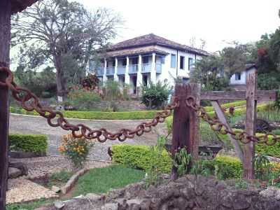 FAZENDA CACHOEIRA, ONDE NASCEU O EX-GOVERNADOR DE MINAS GERAIS BENEDITO VALADARES., POR WELLINGTON DINIZ - FLORESTAL - MG