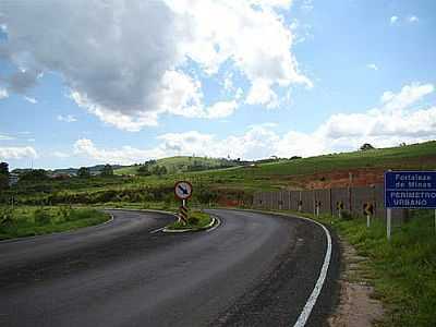 ENTRADA DA CIDADE-FOTO:ALEXANDRE BONACINI  - FORTALEZA DE MINAS - MG