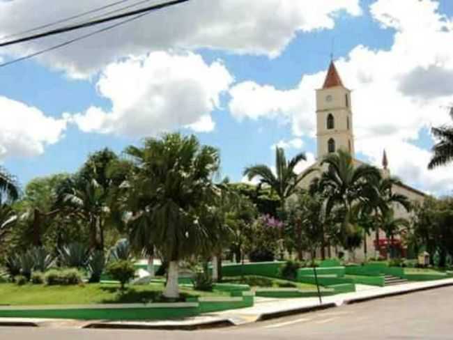 PRAA DO ROSRIO, POR CAROLINA CAMILO CORREIA - FORTALEZA DE MINAS - MG