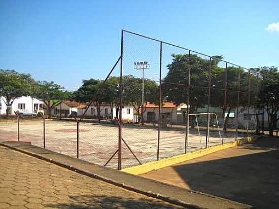 QUADRA DE ESPORTES-FOTO:CICLOTP - FREI EUSTQUIO - MG