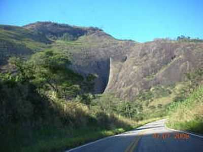 ESTRADA DE FREI GASPAR-FOTO:REGINALDO CIBRAO  - FREI GASPAR - MG