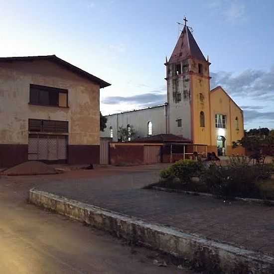 PRAA DA MATRIZ EM FREI INOCNCIO-MG-FOTO:MONTANHA - FREI INOCNCIO - MG