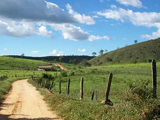 PAISAGEM RURAL-FOTO:LITTLESHEDOW [PANORAMIO] - FREI SERAFIM - MG